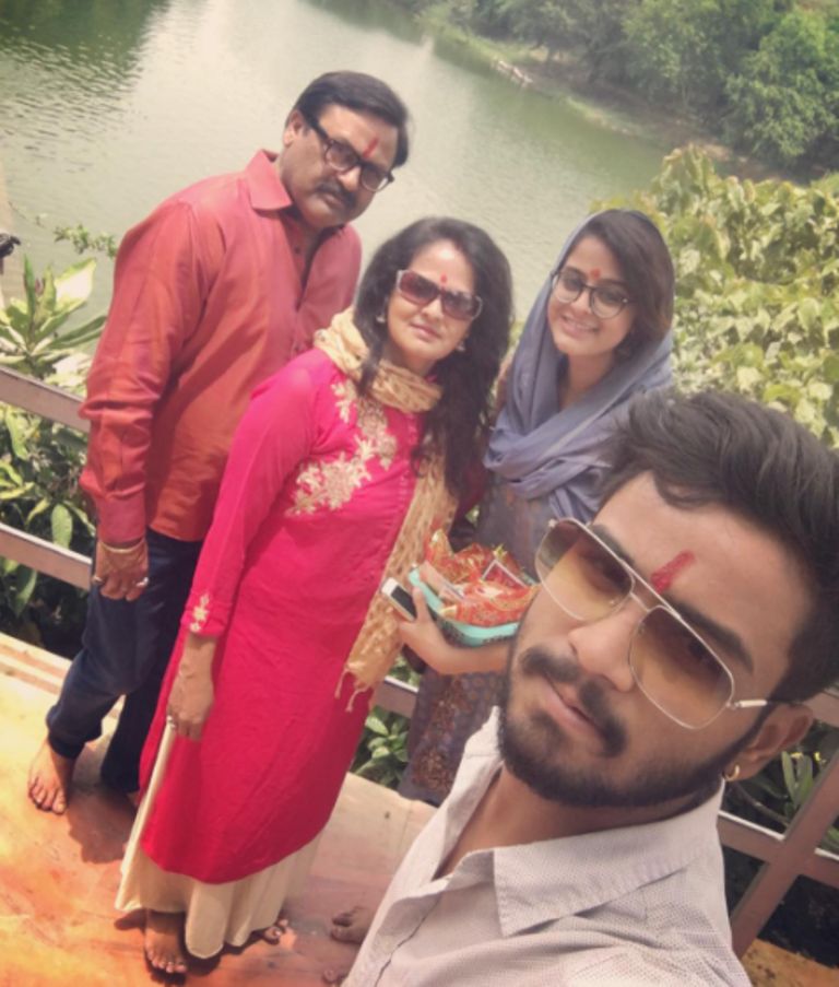 Yamini Singh with her Family 