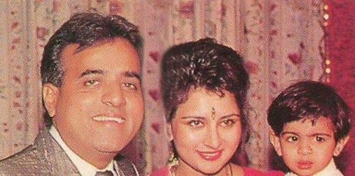A childhood picture of Anmol Dhillon with his parents