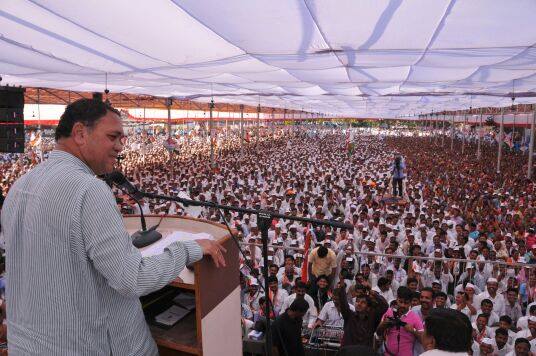 Dilip Walse Patil addressing a political rally at Ambegaon before the 2014 Maharashtra Legislative Assembly election