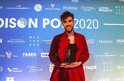 Duncan Laurence with his Edison Award