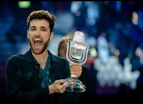 Duncan Laurence with his Eurovision Song Contest trophy