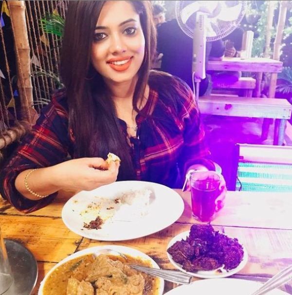 Remya Panicker eating non vegetarian food