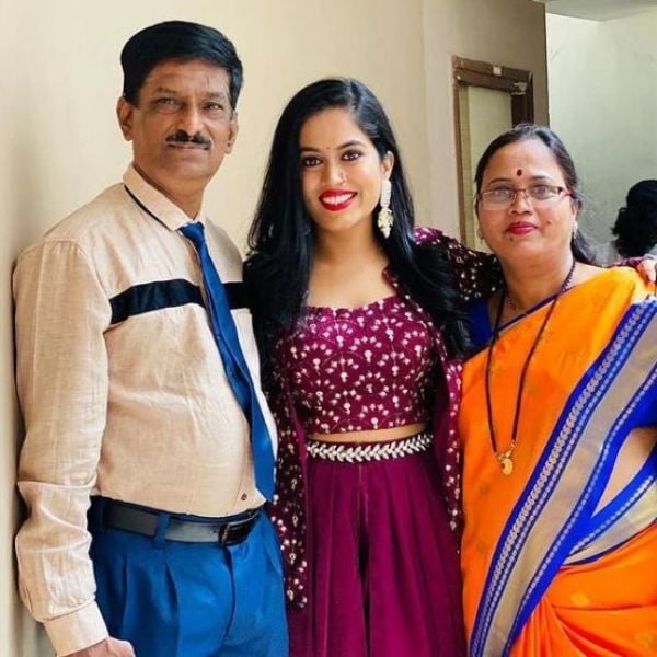 Sayli Kamble with her parents