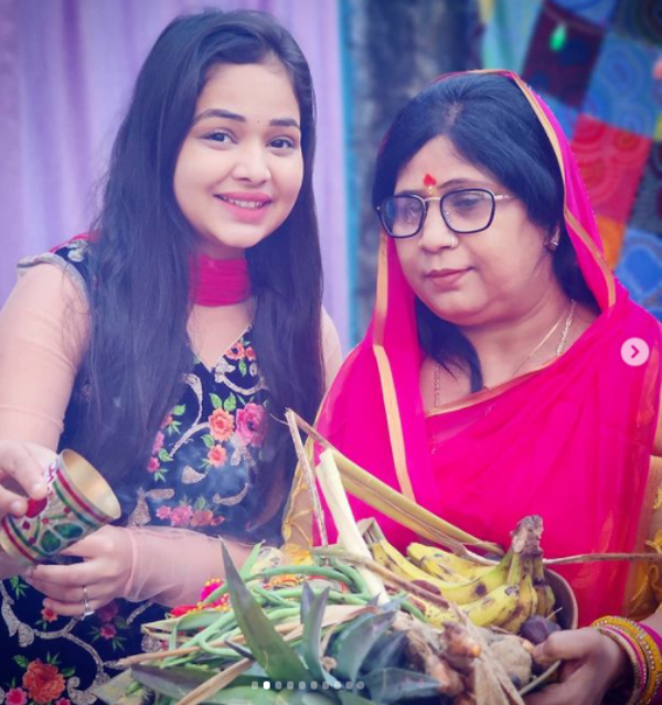 Sneh Upadhya with her mother Poonam Upadhya
