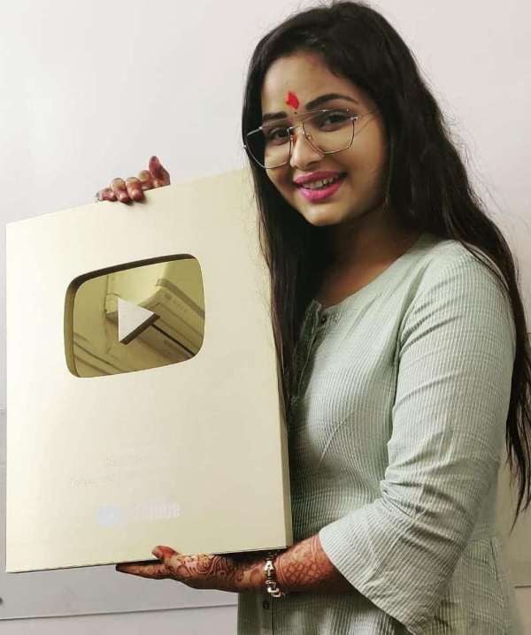 Sneh Upadhya with the YouTube Silver Play Button