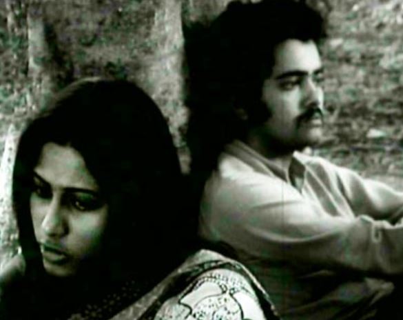 A Still from the movie Teevra Madhyam featuring Smita Patil with Ketan Mehta