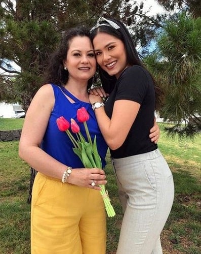 Andrea Meza with her mother