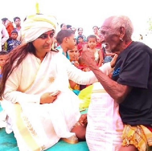 Bharti Shri Ji with poor people