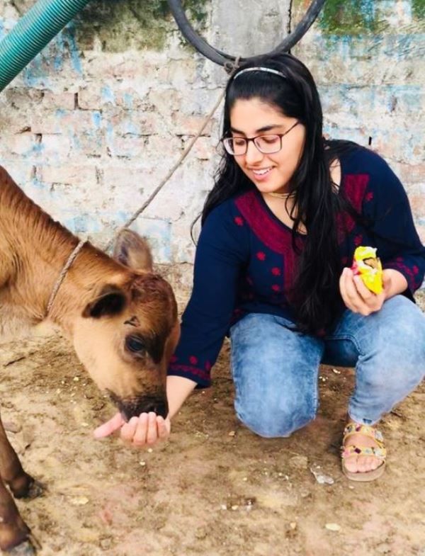 Chetna Sharma feeding a stray animal