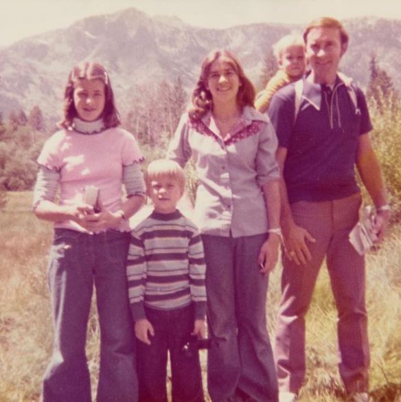 Melinda Gates with her parents & Siblings