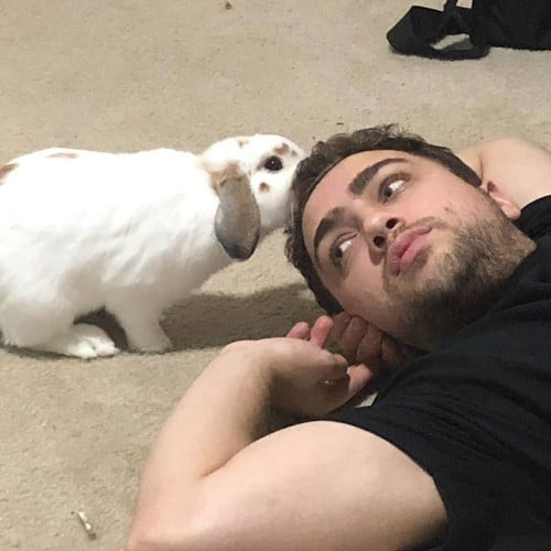 Mizkif with his pet rabbit