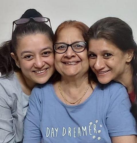 Mukesh Rawal's wife and daughters