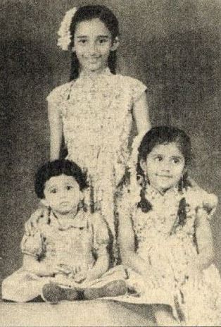 Childhood photo of Smita with elder sister Anita and younger sister Manya
