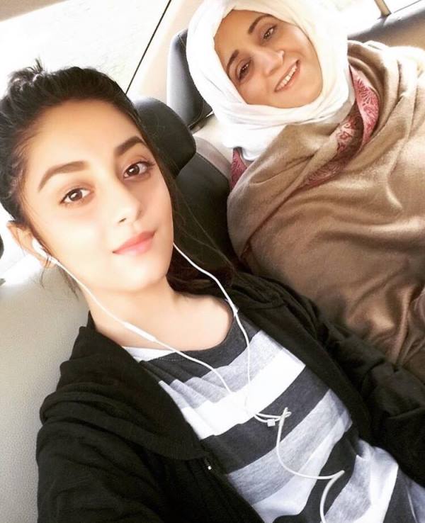 Alizeh Shah with her mother
