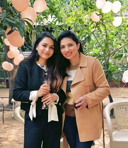 Apurvi Chandela with her sister