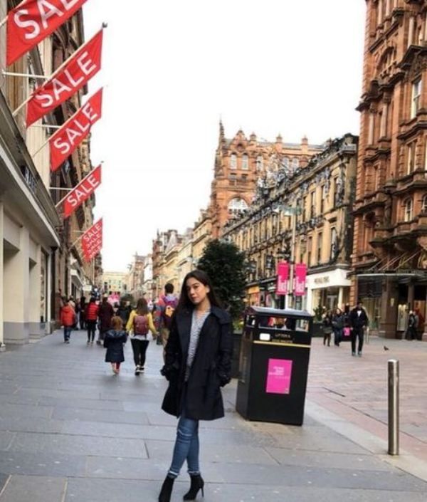 Arisha Razi's picture from her trip to the United Kingdom