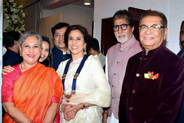 Dilip De with his wife Shobhaa De and Bollywood actors Amitabh Bachchan and Jaya Bachchan at an event in Mumbai