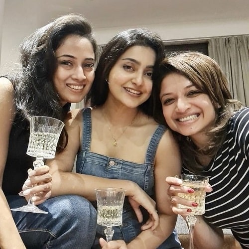 Avantika Mishra with her friends