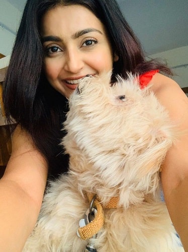 Avantika Mishra with her pet dog