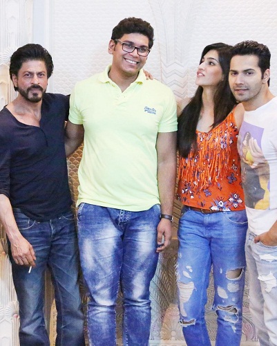Harish Pednekar with Shah Rukh Khan, Kriti Sanon, and Varun Dhawan