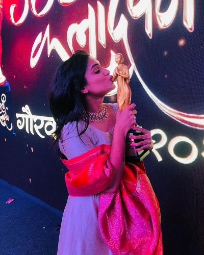 Hruta Durgule holding her award
