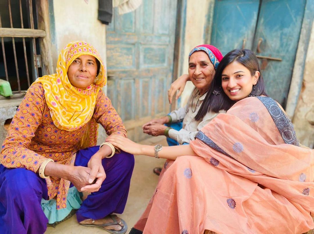 Jyoti Yadav with her mother and grandmother
