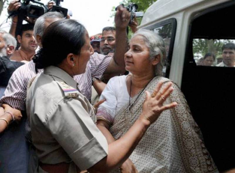 Medha Patkar before being arrested by the Mumbai Police in 2012 protest against the demolition of Koli Homes in Mumbai