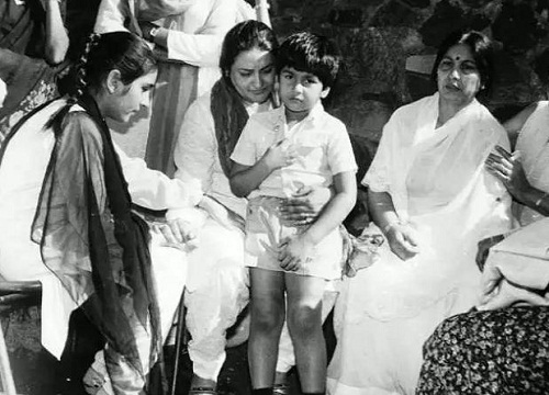 Nadira Babbar with her children at Smita Patil's funeral