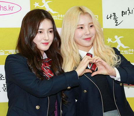 Nancy with fellow Momoland member during her graduation ceremony at Hanlim Multi Art School, Seoul