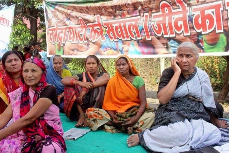 Social activist Medha Patkar along with villagers and dam oustees of Sardar Sarovar dam from Nimad region of Madhya Pradesh