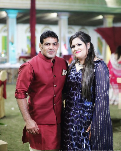 Sushil Kumar with his wife, Savi Kumar