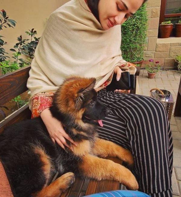 Sana Javed holding her pet dog