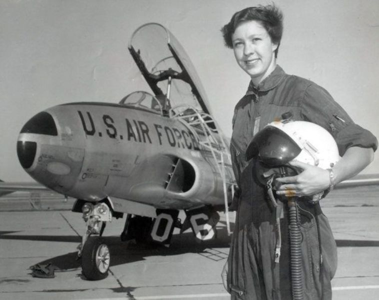 21 years old Wally Funk as the first female flight instructor at Fort Sill, Oklahoma in 1960