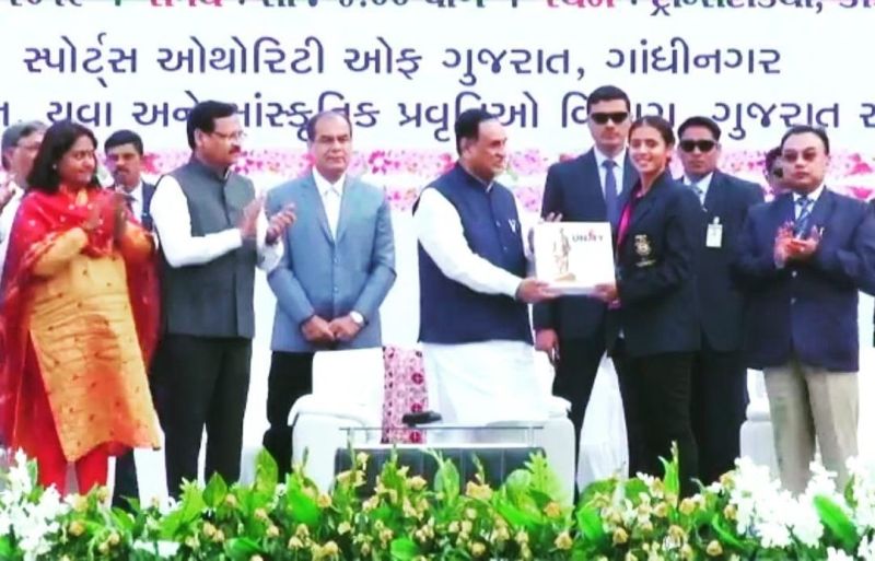 Ankita Raina while receiving the honour from the Cheif Minister of Gujarat in 2019