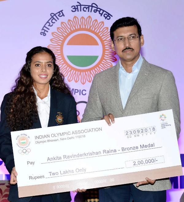 Ankita while receiving a 2 lakh rupees cheque after winning bronze in the 2018 Olympics