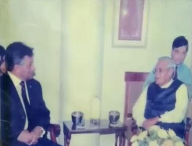 Ashwini Vaishnaw with Atal Bihari Vajpayee