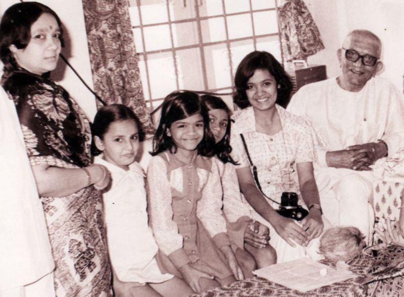 A childhood picture of Darshana Jardosh when she met former PM Morarji Desai on his birthday in 1977