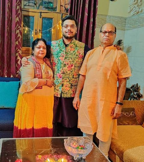Deepanshu Singh and his parents