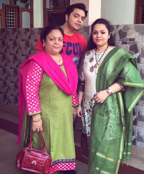 Deepanshu Singh with his mother and sister