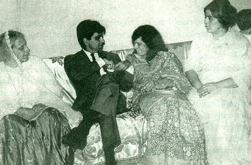 Dilip Kumar with his sisters Sakina, Saeeda, and Taj