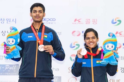 Divyansh Singh Panwar with his silver medal at the World Championship 2018