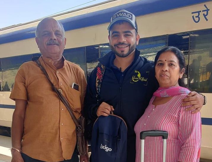 Gaurav Wasan with his parents 