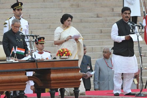 Gopinath Munde taking the oath as the cabinet minister in 2014