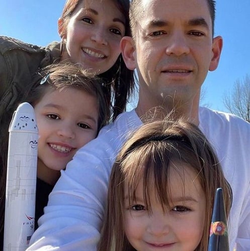 Jared Isaacman with his wife and daughters