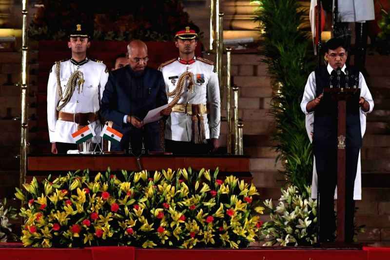 Mansukh Mandaviya taking oath as Minister of State (Independent Charge) for Shipping and Minister of State for Chemicals & Fertilizers