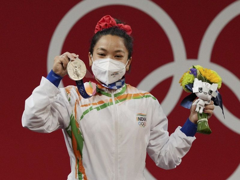 Mirabai Chanu showing her Silver Medal at the 2020 Tokyo Olympics