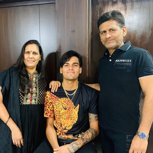 Rahul Chahar with his parents