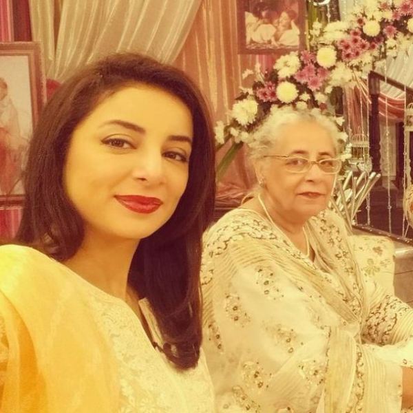 Sarwat Gilani with her mother