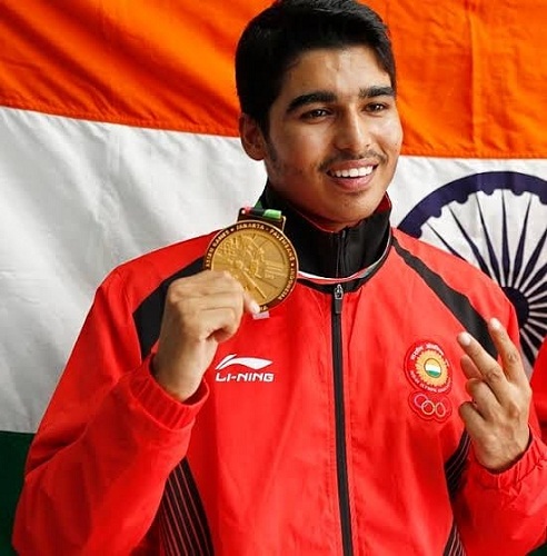 Saurabh Chaudhary with his gold medal