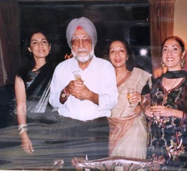Tavleen Singh with her sisters and father